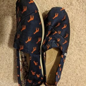 TOMS giraffe print classics